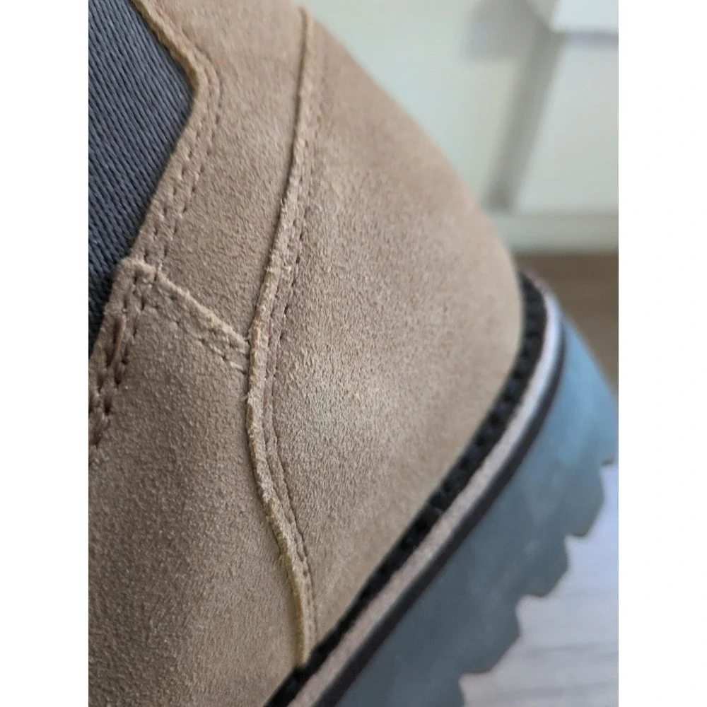 Chaco Men's Fields Chelsea Waterproof Boots Size 10.5 Tan Leather Suede Lug-Sole
